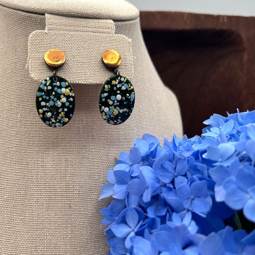 Vintage Speckled Enamel Oval Dangle Screwback Earrings Green Confetti
